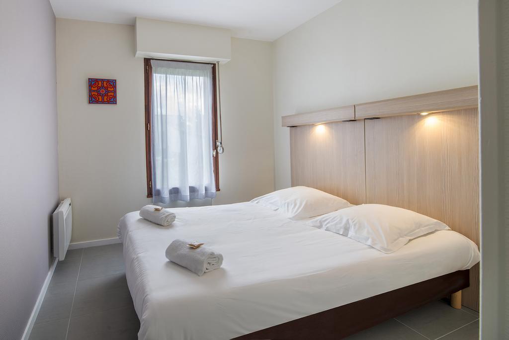 Ternelia Henri IV Hotel Clisson Room photo