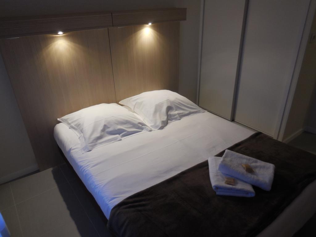 Ternelia Henri IV Hotel Clisson Room photo
