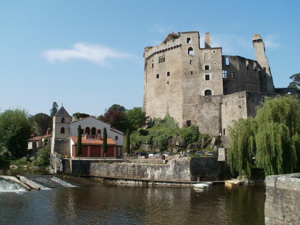 Ternelia Henri IV Hotel Clisson Exterior photo